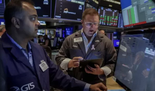 US Markets Buoyed by Trade Breakthroughs, Eyes on Tech Earnings and Fed's Next Move