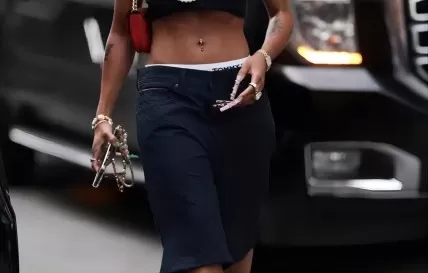 "Bimbocore" Nails Are a Y2K-Lover's Dream